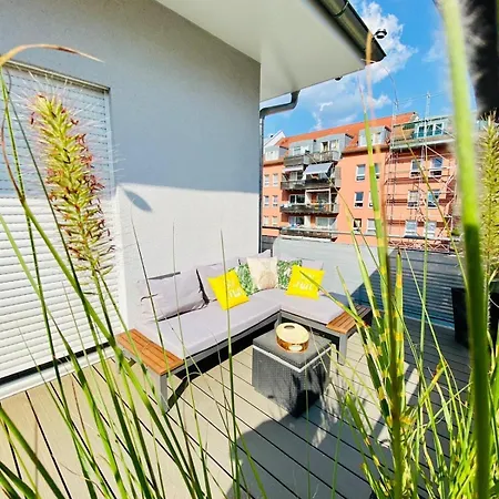 Penthouse Mit Xl Terrasse Inklusive Stellplatz In Lage