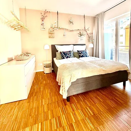 Penthouse Mit Xl Terrasse Inklusive Stellplatz In Lage Lägenhet