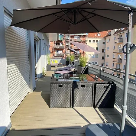 Penthouse Mit Xl Terrasse Inklusive Stellplatz In Lage Lägenhet