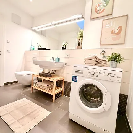 Penthouse Mit Xl Terrasse Inklusive Stellplatz In Lage شقة *